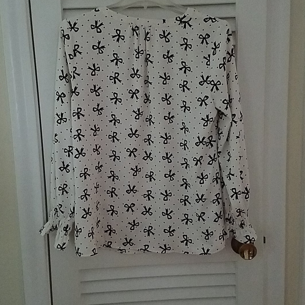 - Talbots cream with black bows blouse - Picture 4 of 4
